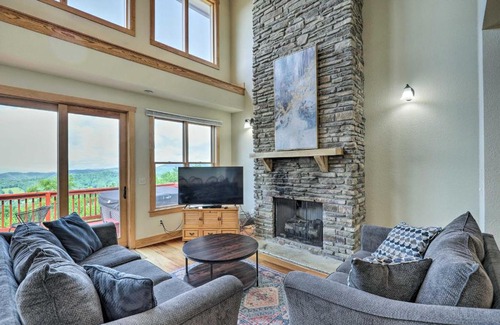 Wolf Laurel House | Getaway Chalet in Mars Hill with Hot Tub and Views!