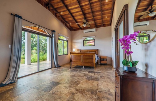Cascada Azul House | Getaway Charming 2-bedroom house secluded with Ocean Breeze