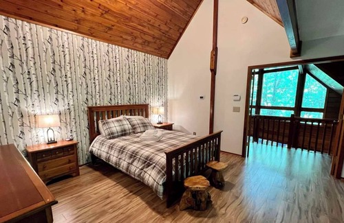 North Industry Cabin | Getaway deep in the woods with basketball court