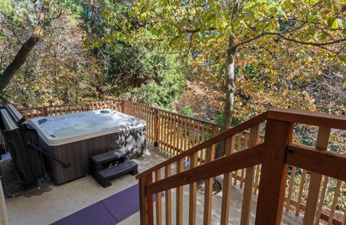 Lake Arrowhead Cabin | Getaway in Lake Arrowhead - Hot Tub, Views, Fireplace, EVchg