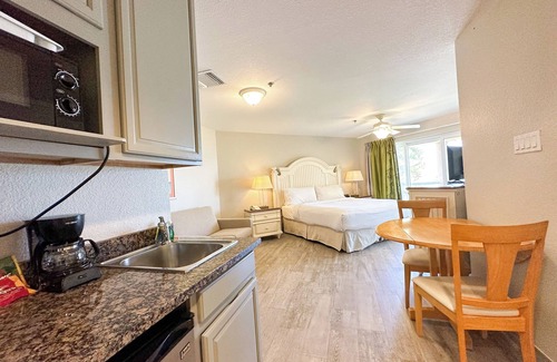 Crystal Harbour Resort | Getaway in Paradise! 4 Spacious Suites, Island View, Beachfront Property, Pool