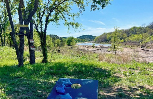 San Saba Cabin | Getaway In The Heart Of Texas. 5 Minutes From Colorado Bend State Park.