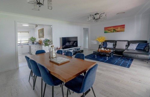 Chain Valley Bay House | Getaway Lakefront environmental House with Kayaks Water Views