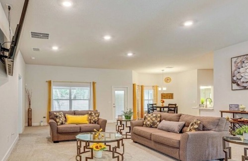 Silver Springs House | Getaway near The Worlds Equestrian Center, Silver Springs Park, &Rainbow Springs