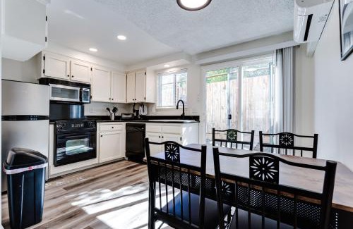 College Hill Apartment | Getaway near UO, Autzen Stadium, Amazon Park # 3