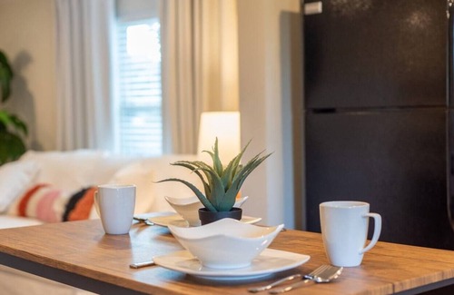 Mid City South Apartment | Getaway to Cozy Midcity Boho Balcony Stay w/ Yard