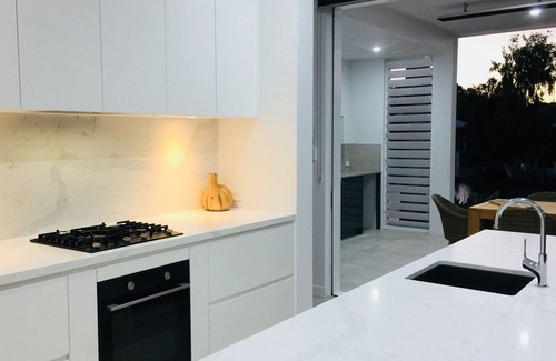 Noosaville House | Getaway2Noosa WYUNA 7 WATERFRONT home beach, pontoon, heated pool.