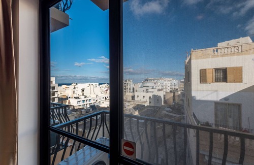 Bugibba Apartment | GetawaysMalta - Seashells Apartment with panoramic sea view terrace in Bugibba