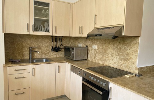Lithinai Apartment | Gezellig en Modern Familie Appartement met Twee Zwembaden en 350m tot het Strand
