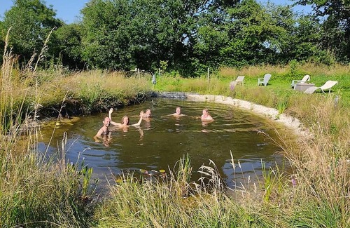 Rouperroux Apartment | Gezellig Vakantieverblijf met Uitkijk op het bos en Platteland van Normandie