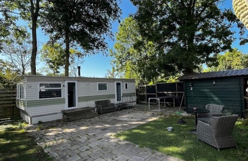 Tzummarum Ski Chalet | Gezellig Winter Vieren op De Friese Wadden