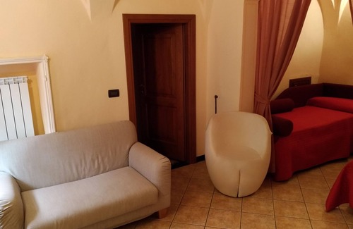 Civezza Apartment | Ggroße Ferienwohnung mit Terrasse, Laden und Restaurant Fußläufig