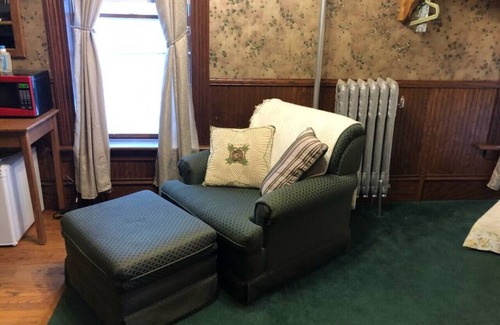 Rush City Hotel | GH2 · #2 Grant House-The Carlson Suite: Mossen Flannel