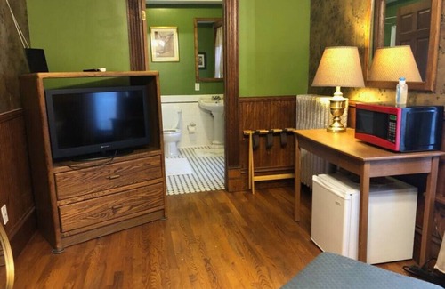 Rush City Hotel | GH2 · #2 Grant House-The Carlson Suite: Mossen Flannel