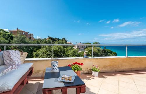 Akrotiri Apartment | Gialou studio