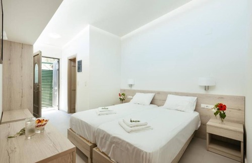Fragkokastello Apartment | Giannis Seafront Studios I & Breakfast