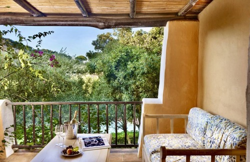 Liscia di Vacca Apartment | Giardino degli Oleandri two-room apartment sleeps 2, WIFI, A.C, 350 mt. from the sea