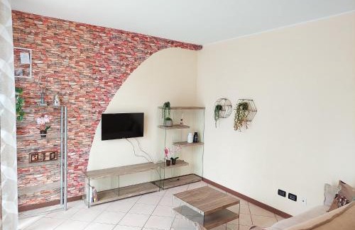 Somma Lombardo House | giardino privato - comodo per Malpensa e Milano - con parcheggio