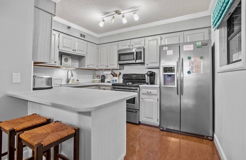 Sneads Ferry Condo | Gift By The Sea - 2BR Oceanfront Condo with Community Pool & Elevator