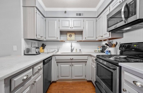 Sneads Ferry Condo | Gift By The Sea - 2BR Oceanfront Condo with Community Pool & Elevator