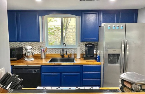 College Station Apartment | Gig`em on Glade-Spacious 5BR Home w/Huge Backyard near TAMU