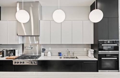 SoHo Apartment | Gilded Loft by Rove Travel | 2BR Vibrant Loft