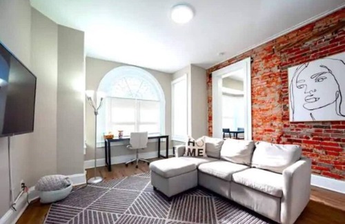 Wilmington Apartment | Gilpin Grand - Renovated Space In Trolley Square 1 Bedroom Apts by RedAwning