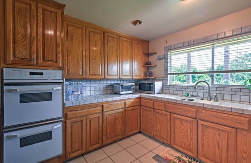 Gilroy House | Gilroy Home w/Deck on 20 Acres, 7 Mi to Downtown!