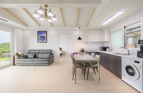 Gujwa House | Gimnyeong stonewall Private Pool Villa