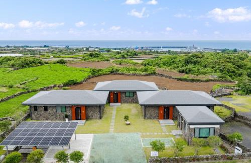 Gujwa Villa | Gimnyeong Stonewall Private Pool Villa
