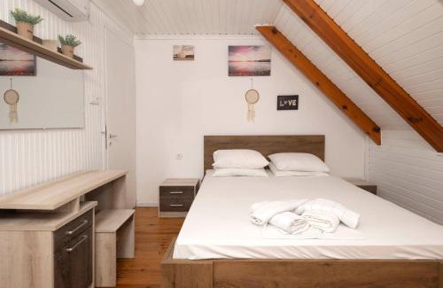 Messinia Apartment | Giorgos House Attic