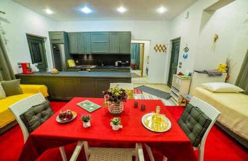 Leonidio House | Giorgos’s Luxury Apartment.