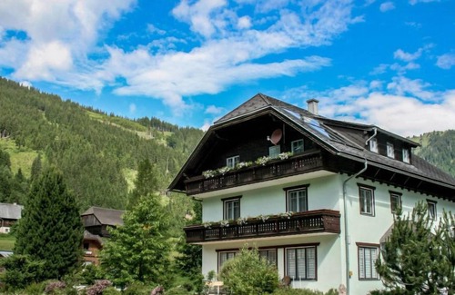 Donnersbachwald Apartment | Gipfelkreuz by Interhome