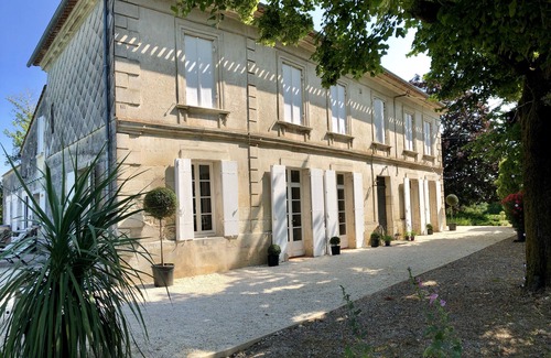 La Riviere House | Girondine nineteenth fully renovated in the heart of vineyards. Pool/Park.