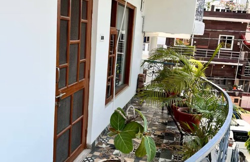 Shivalik Nagar Apartment | Gita Bhawan - Elegant Escape n2-bedroom house in a peaceful locality