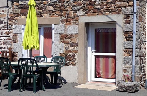 Plerin House | Gite, 10 minutes plage des Rosaires, 2/4 persons