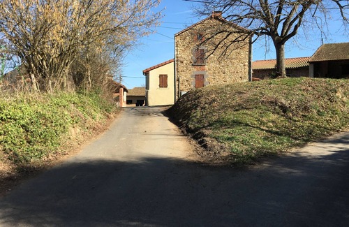 Saint-Jean-Saint-Gervais House | Gîte 100 m2 with enclosed grounds, walks from the hamlet in the Issoire sector