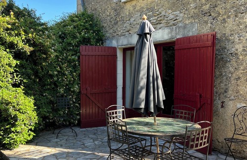 Thurageau Cottage | Gîte 20 minutes from the FUTUROSCOPE, with COVERED SWIMMING POOL
