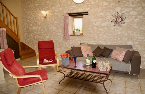 Monflanquin House | Gîte 3 "Le Coin" air-conditioned with large swimming pool/terrace overlooking Bastide
