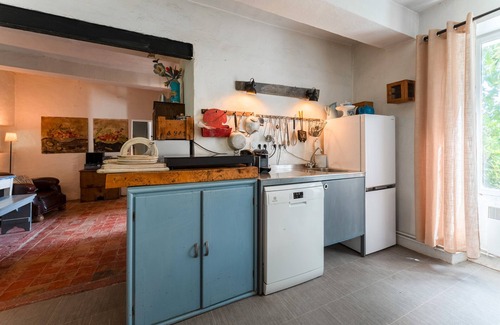 Crestet House | Gîte 37 - The Blue Flower at the Foot of Mont Ventoux
