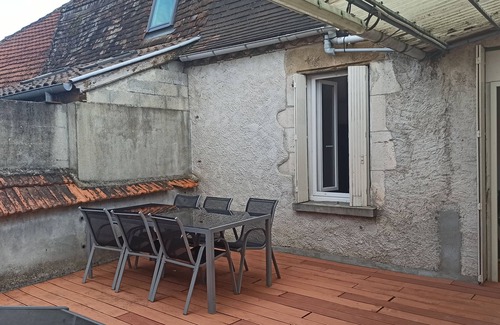 Puybrun House | Gite 4 Personnes/2 Chambres/terrasse - Proximité Dordogne et Sites Touristiques