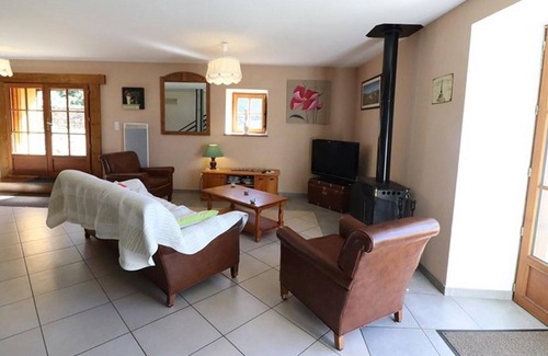 Anglards-de-Saint-Flour Cottage | Gite Anglards-de-Saint-Flour, 4 bedrooms, 6 persons