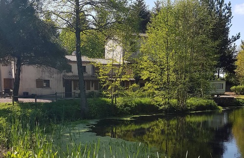 Les Chatelliers-Chateaumur House | Gîte and guest rooms at the Moulin de Charin-REGAIN