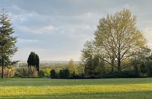 Cubzac-les-Ponts House | Gite Bellevue. An unobstructed view of the Dordogne!
