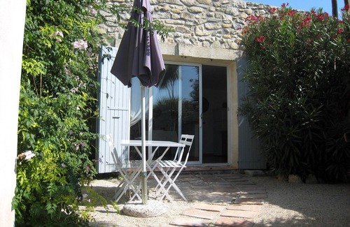 Boulbon House | Gite Boulbon. House at the foot of the old Castle between Avignon & Baux de Provence