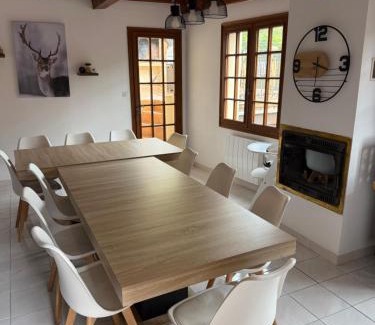 Boutx Villa | Gite boutx avec Jacuzzi 12 personnes 5 LITS DOUBLES ET 1 CANAPE LIT