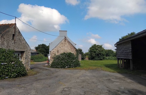 Plouneour-Menez House | Gite Chez Charlotte, Maison Dans Hameau au Calme
