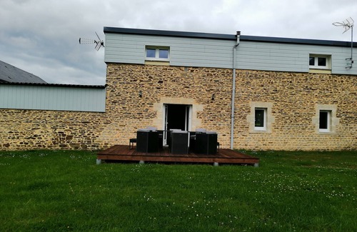 Le Molay-Littry House | GITE: Country house, near the landing beaches, with table football.