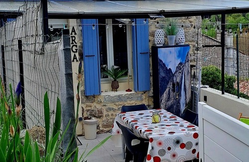 La Souche House | Gite D'arga 4 à 6 Pers Avec vue sur la Montagne, 5 min à Pied D'un Plan D'eau