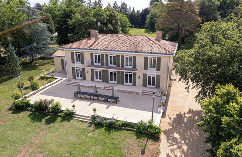 Sainte-Hermine House | Gite D'exception en Vendée Jusqu'à 25 Personnes